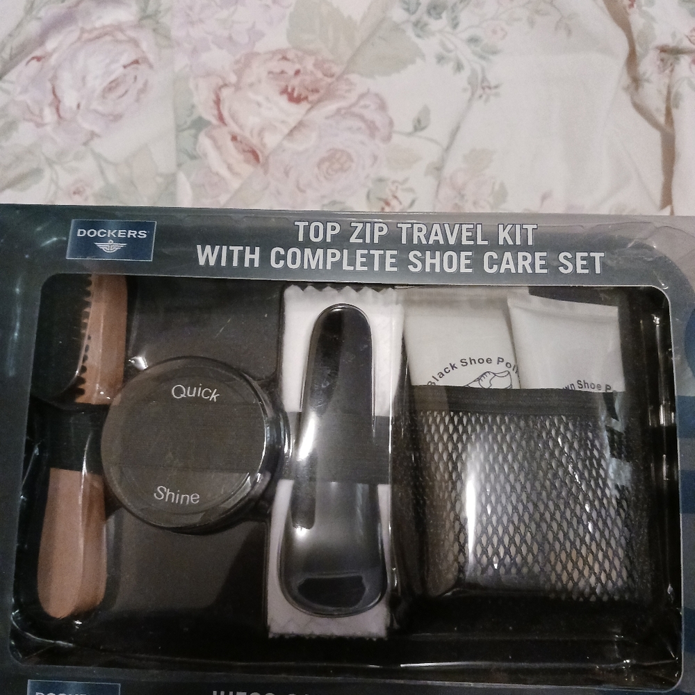 DOCKERS TRAVEL KIT